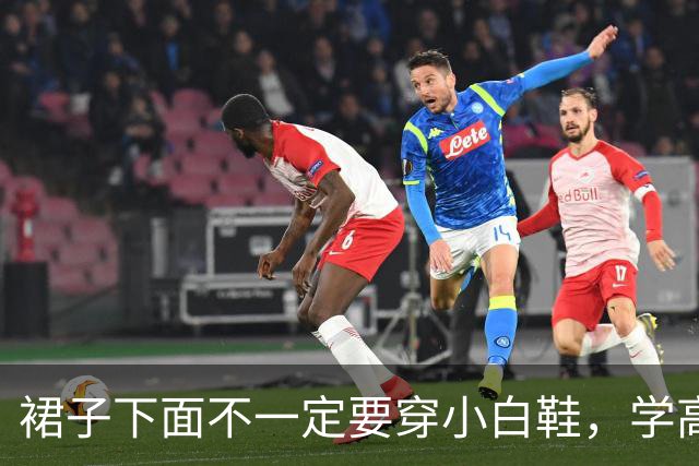 裙子下面不一定要穿小白鞋，学高圆圆、董洁这样穿，美得时髦优雅